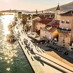 Bona Dea Seaside
