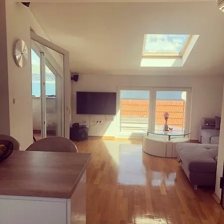 Daire Bona Dea Seaside Trogir