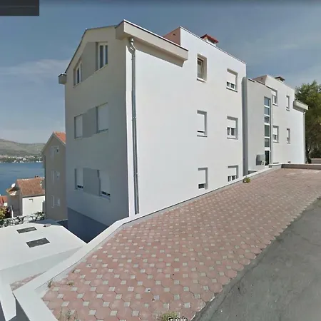 Bona Dea Seaside Apartment *