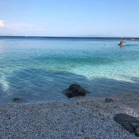 Bona Dea Seaside 公寓 特罗吉尔