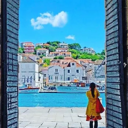 Apartment Bona Dea Seaside Trogir