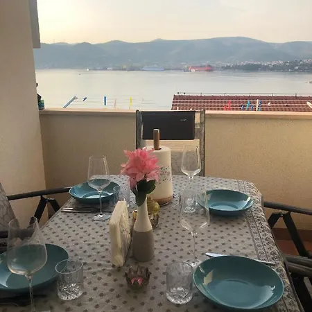 Bona Dea Seaside Apartment *