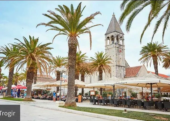 Bona Dea Seaside Apartment Trogir