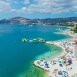 Bona Dea Seaside Апартаменти